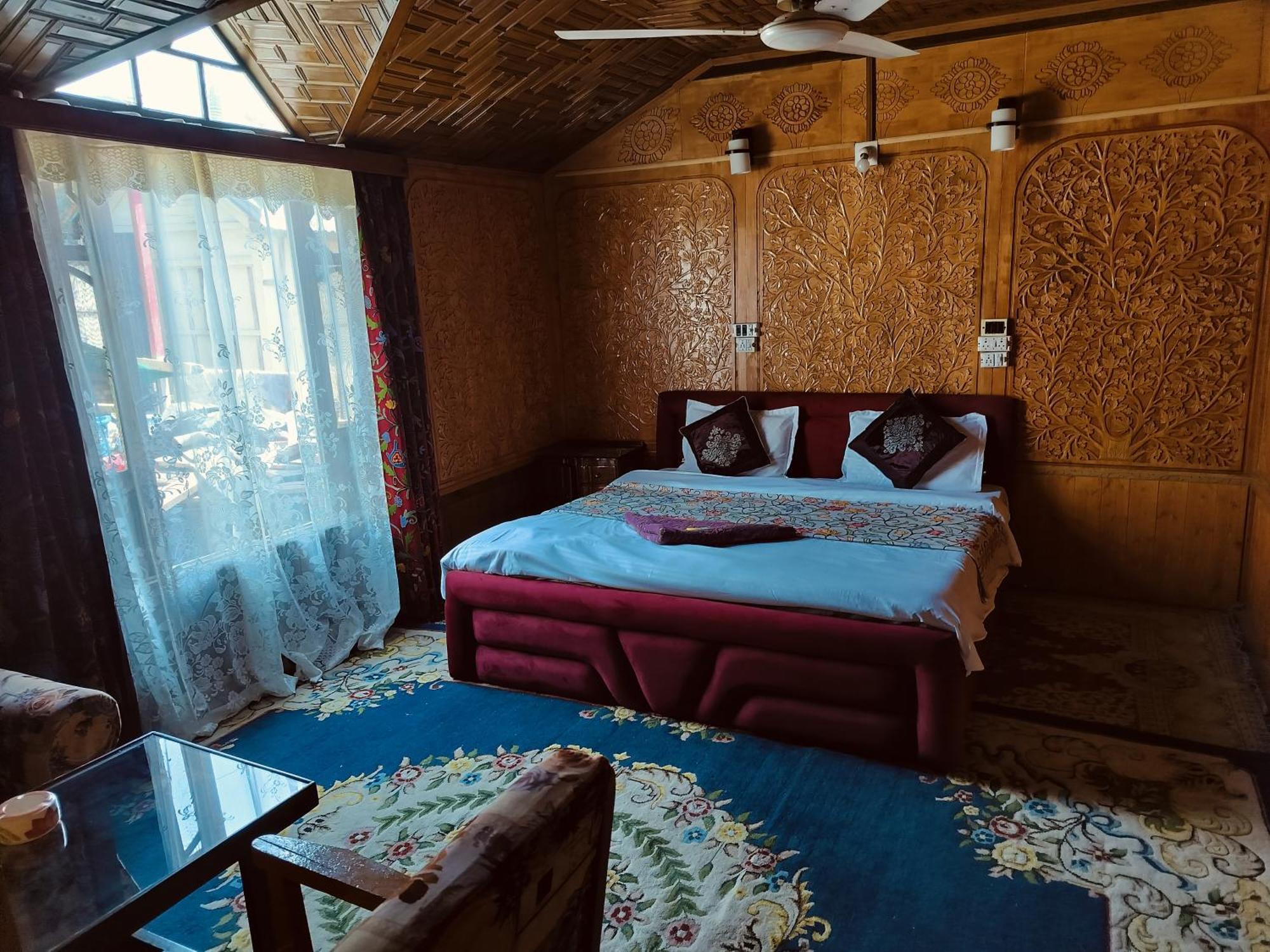 Houseboat Young Snow View Front Line Dal Lake Srinagar  Phòng bức ảnh