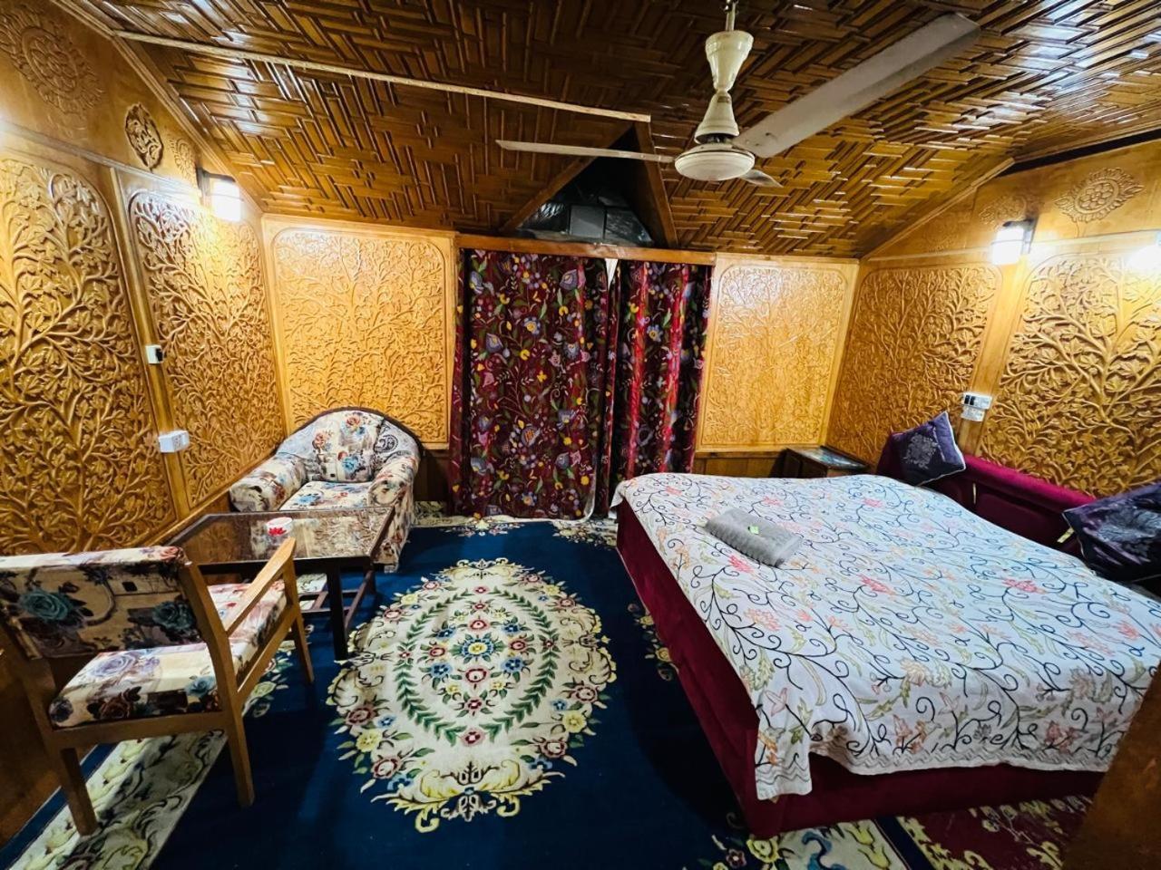 Houseboat Young Snow View Front Line Dal Lake Srinagar  Ngoại thất bức ảnh