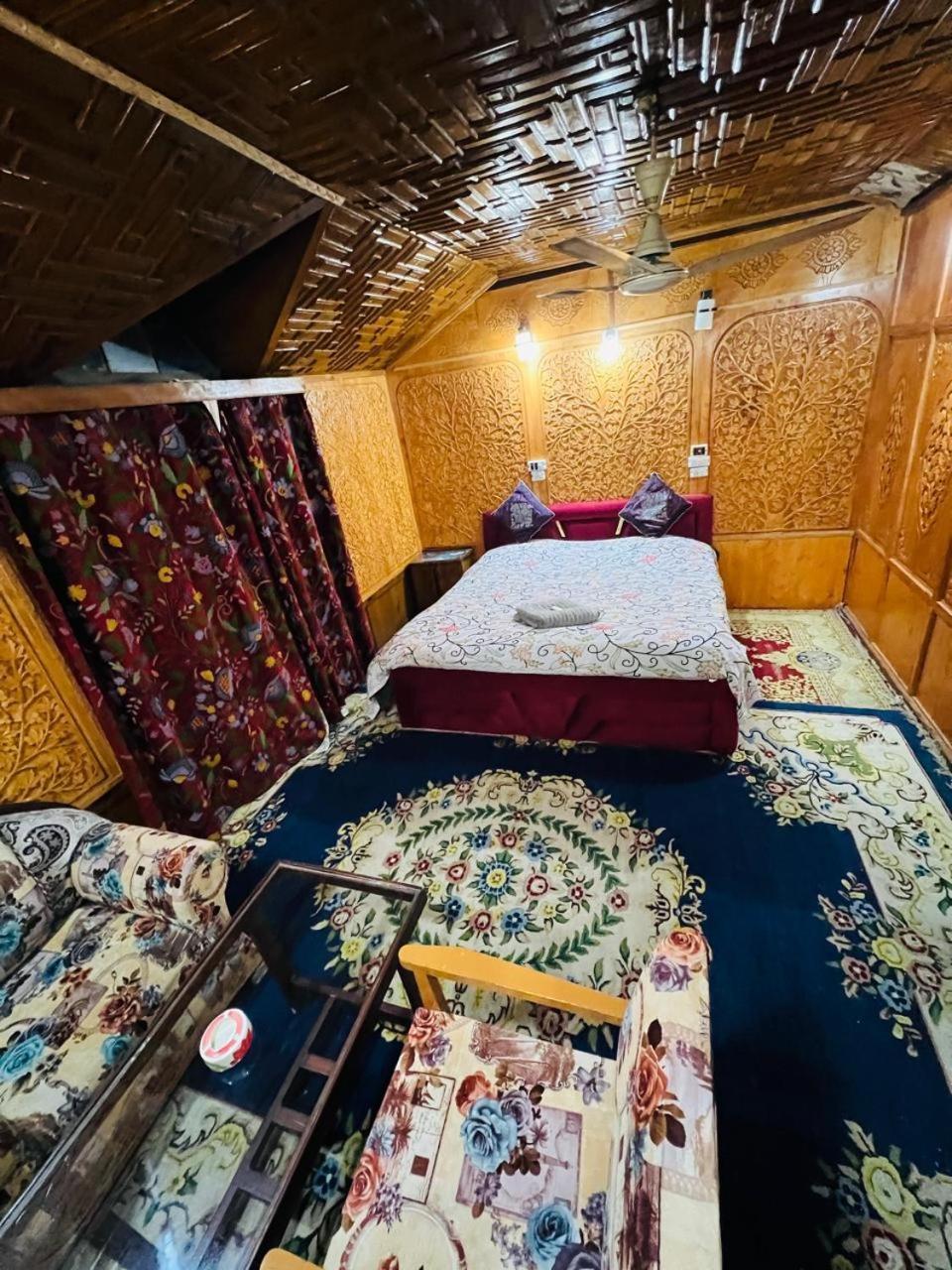 Houseboat Young Snow View Front Line Dal Lake Srinagar  Phòng bức ảnh